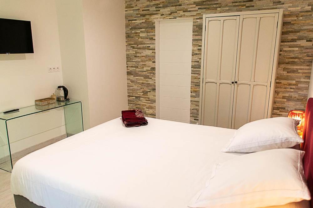 Bed and Breakfast Au détour des vignes Ordonnac Esterno foto